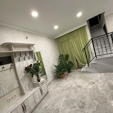 Three Palms Guest House Тбілісі Екстер'єр фото