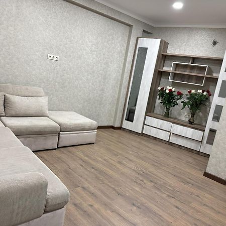 Three Palms Guest House Тбілісі Екстер'єр фото