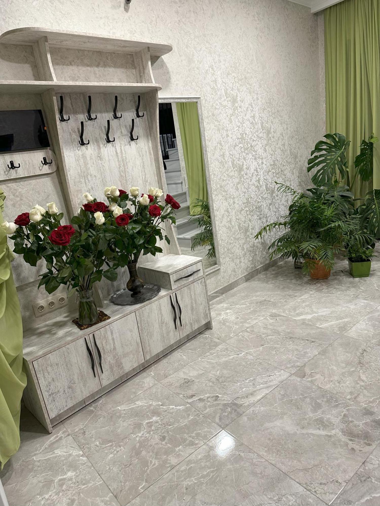 Three Palms Guest House Тбілісі Екстер'єр фото