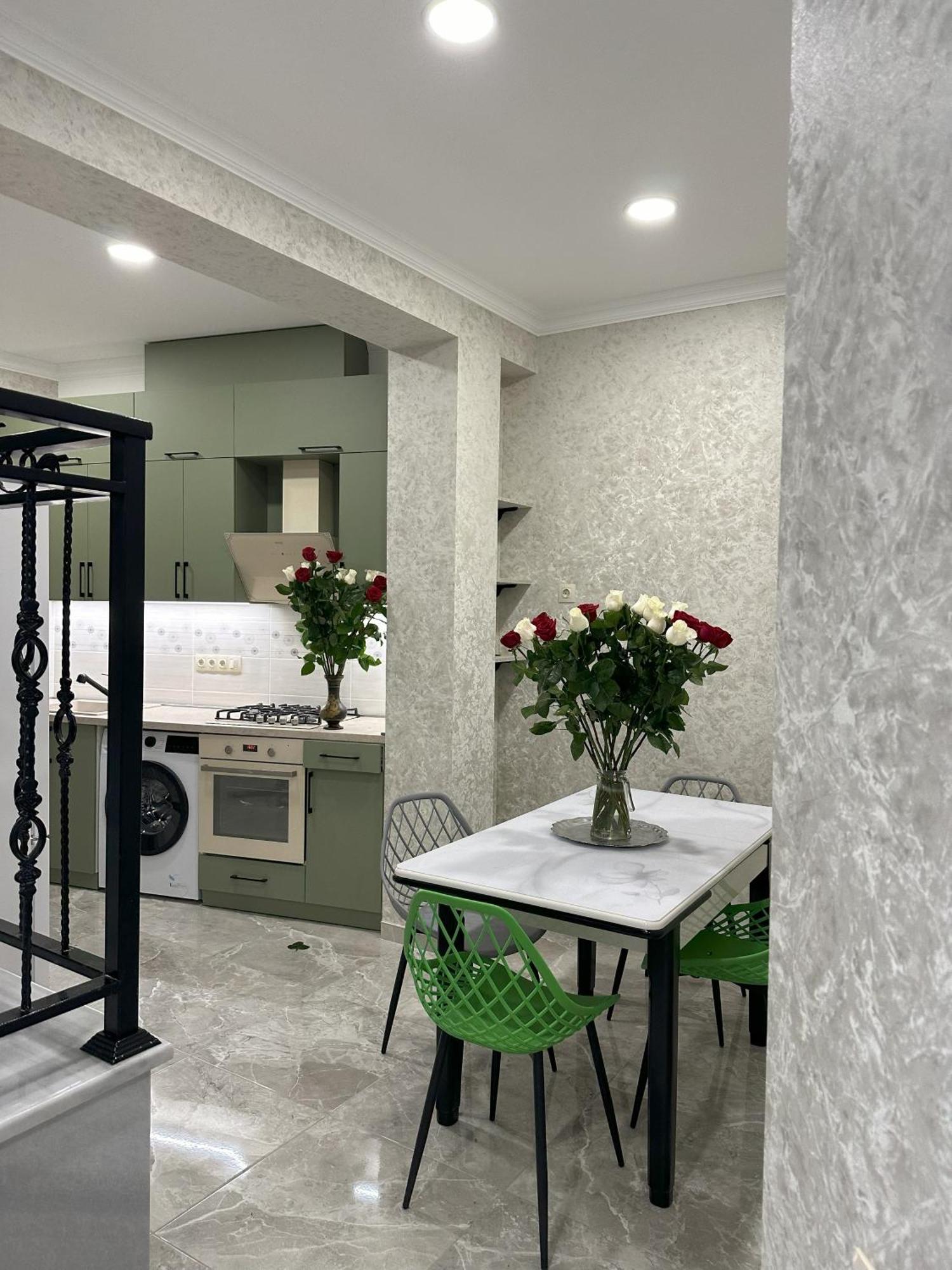 Three Palms Guest House Тбілісі Екстер'єр фото
