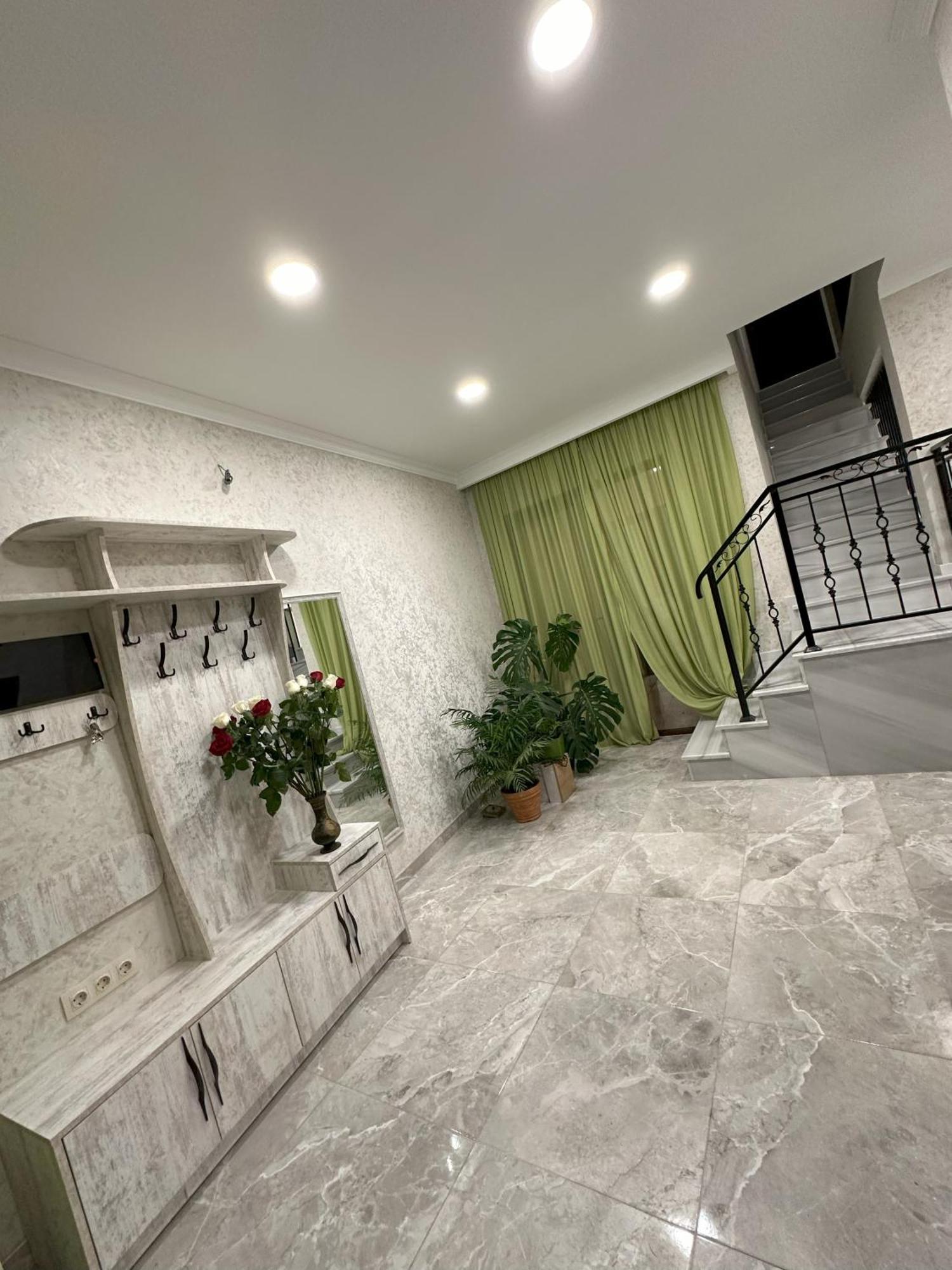 Three Palms Guest House Тбілісі Екстер'єр фото