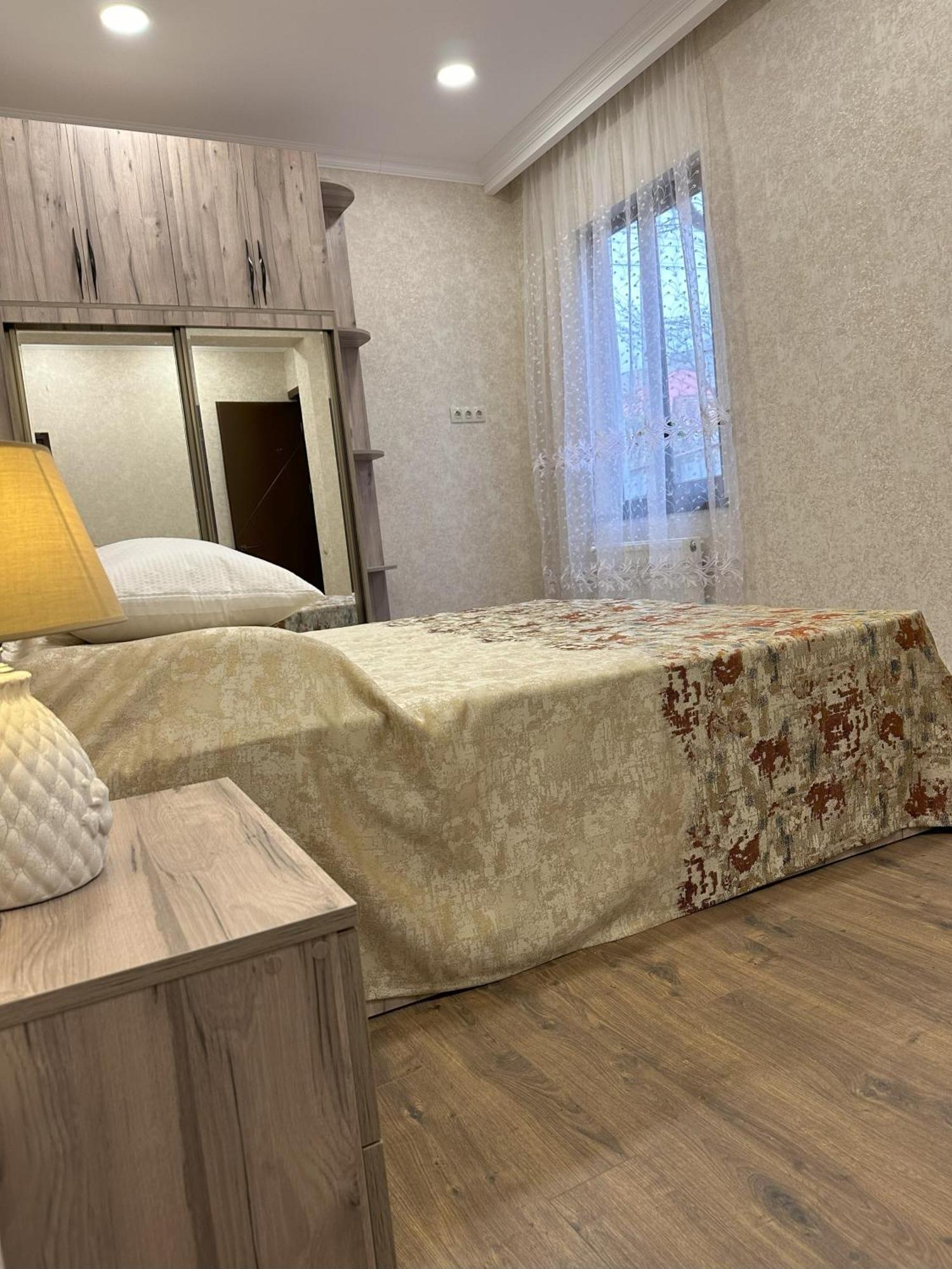 Three Palms Guest House Тбілісі Екстер'єр фото
