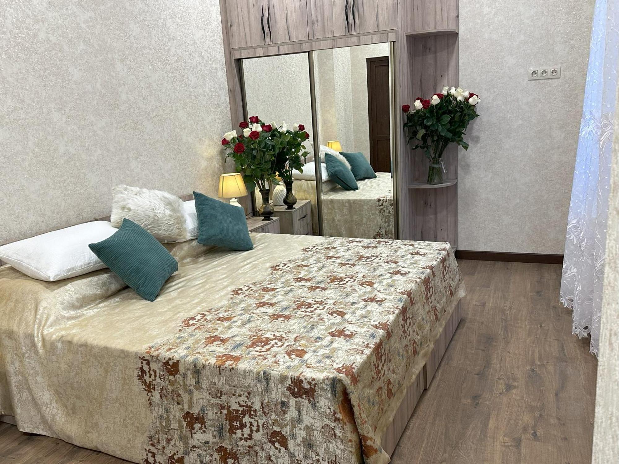 Three Palms Guest House Тбілісі Екстер'єр фото