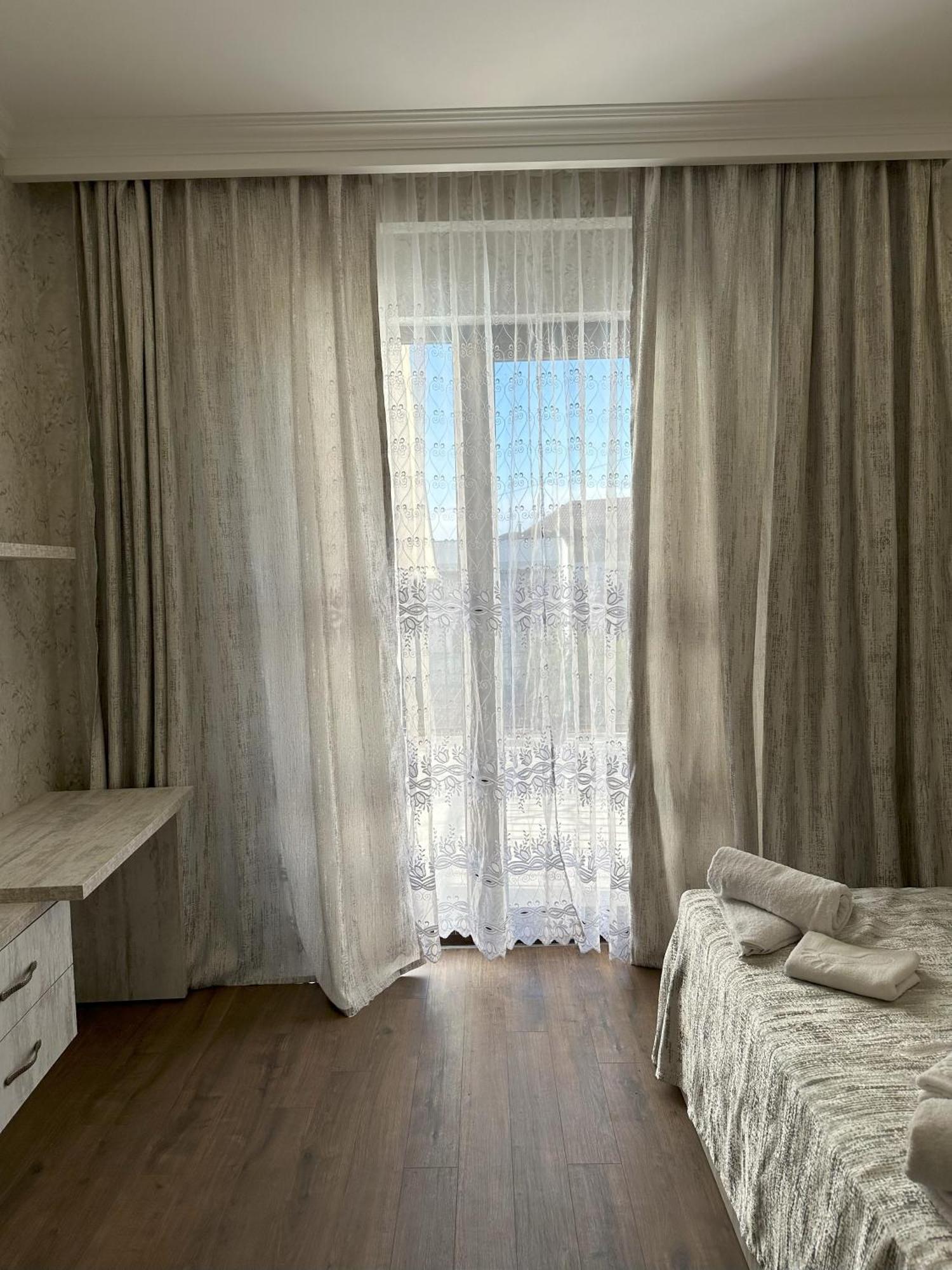 Three Palms Guest House Тбілісі Екстер'єр фото