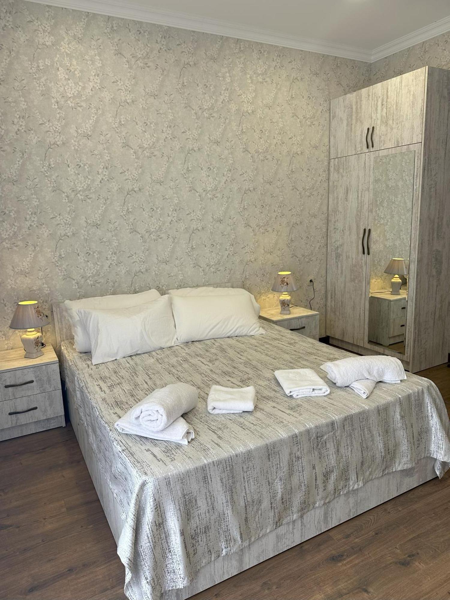 Three Palms Guest House Тбілісі Екстер'єр фото